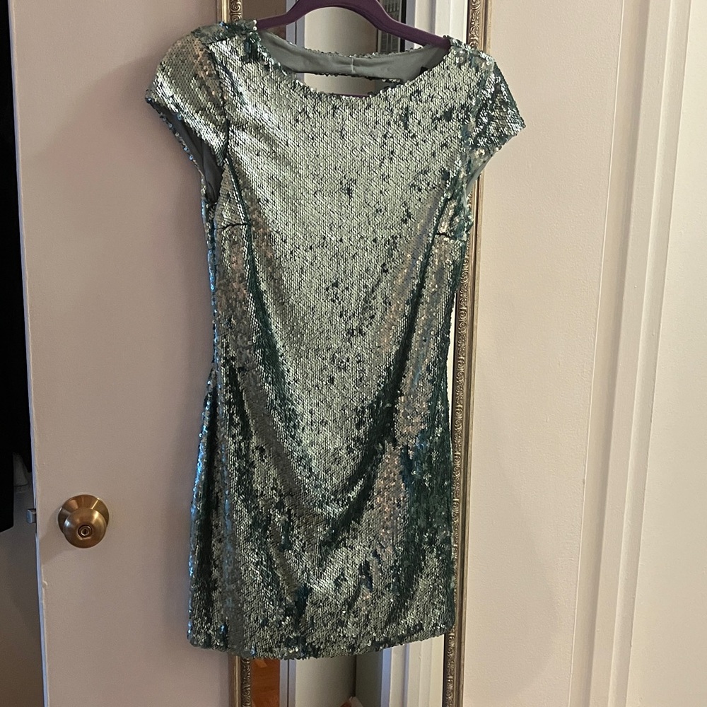 Elegant Sequin Dress in Shimmering Green